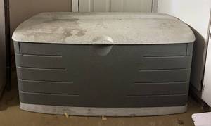 lot 135R image: G - Rubbermaid Outdoor Storage Bin