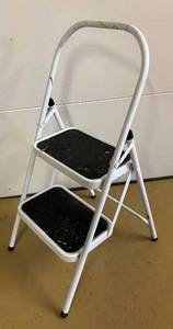 lot 137R image: G - White 2-Step Steel Step Ladder