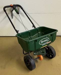 lot 141R image: G - Scotts SpeedyGreen 3000 Lawn Spreader