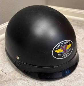 lot 149R image: MR - Victory Pudding Bowl Helmet DOT - Size L
