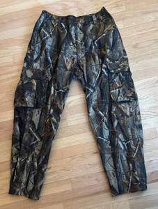 lot 158R image: MR - Field & Stream Camouflage Pants - Large