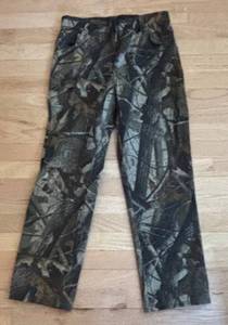 lot 166R image: MR - Pro Gear by Wrangler Youth Camouflage Pants - Size 14 Regular