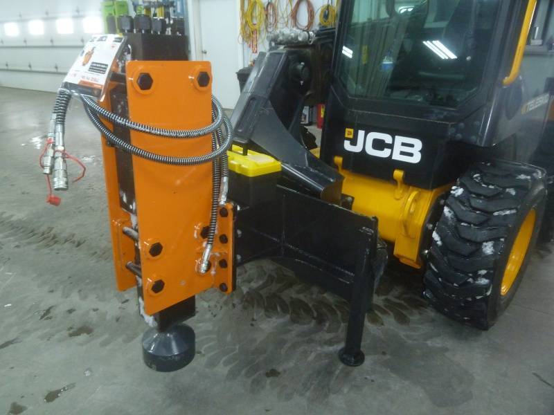 lot 17 image: Wolverine Hydraulic Post Driver