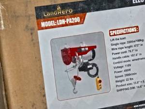 lot 12 image: Landhero Power Winch PA200