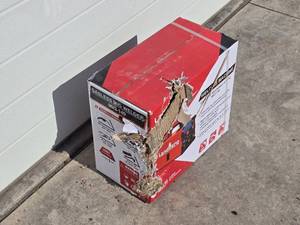 lot 27 image: Landhero Gasless Mig Welder 140  110v Slight damage