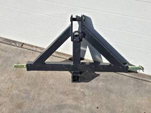 lot 108 image: Wolverine 3 Point to 2 Receiver Adapter Class 2