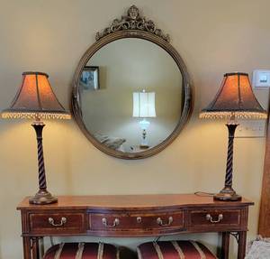 lot 44 image: Ornate Vintage Round Gold Gilt Wall Mirror