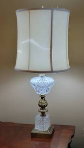 lot 100 image: Hollywood Regency Glass Table Lamp