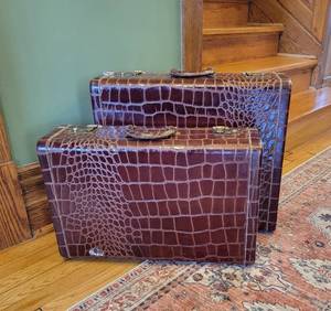 lot 102 image: Fabulous Vintage Burgundy Gator Hide Suitcases