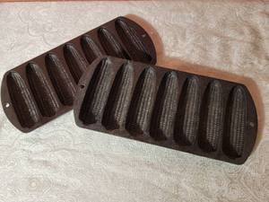 lot 217 image: Vintage Cast Iron Cornbread Mold Pan