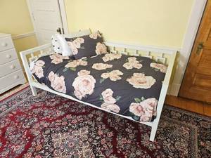 lot 12 image: West Elm Contemporary Daybed