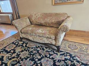 lot 29 image: Bernhardt Down Feather Loveseat