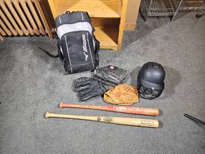 lot 181 image: Recreational Softball Bundle with Bag