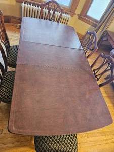 lot 19 image: Antique Duncan Phyfe Style Dining Table and Chairs