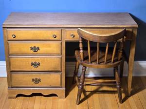 lot 99 image: Vintage Maple Writing Desk with Chair