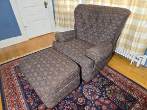 lot 37 image: Traditional Tufted Wingback Armchair with Matching Ottoman