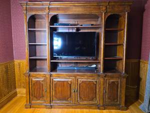lot 22 image: Traditional Wall Unit Entertainment Console Cabinet