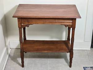 lot 34 image: Antique Wood Console Table with Lower Shelf