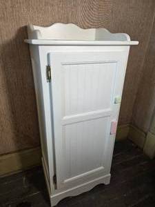 lot 212 image: White Wooden Child Storage Cabinet with Shelf