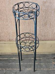 lot 91 image: Decorative Garden Green Metal Two Tier Plant Stand