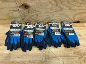 lot 63 image: Bellingham Wonder Grip Female Dipped Gloves BlackBlue Medium (lot of 5)