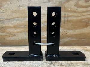 lot 127 image: Adjustable L-Bracket Hitch Mount lot of 2