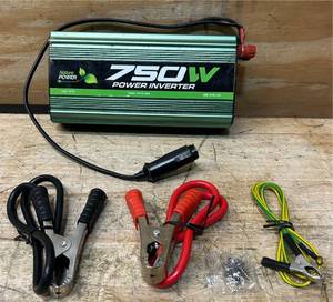 lot 132 image: Nature Power 750 W Power Inverter
