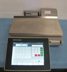 lot 5 image: Mettler Toledo Pact-M Digital Scale with Label Printer