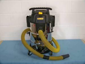 lot 36 image: DeWalt DVX08SA 8 Gallon 5 HP Stainless Steel WetDry Vac  Vacuum on Casters