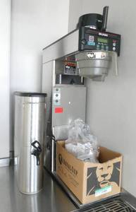 lot 2 image: BUNN coffeetea maker and Tea dispenser