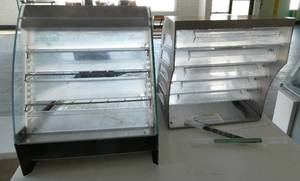 lot 4 image: 2 Cookie displays with trays