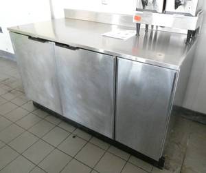 lot 5 image: Duke cooler 120V - Needs a service call