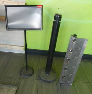 lot 20 image: Smokers pole, coat hanger and display stand