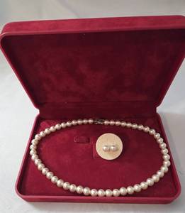 lot 49 image: Vintage Faux Pearl Choker Necklace and Pierced Earrings