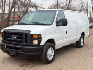 lot 8 image: 2008 FORD E-SERIES E-250 2 Owner  No Accidents  Corporate Vehicle (NO RESERVE)