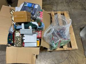 lot 204 image: LOT OF ASSORTED CHRISTMAS MERCHANDISE