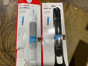 lot 208 image: LOT OF 2 Honeywell Quietset 5 40 Towers, Whole Room, 5 Cooling Levels