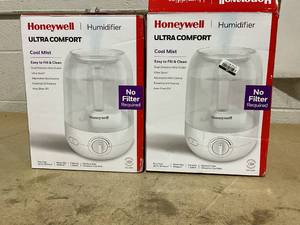 lot 234 image: LOT OF 2 Honeywell Ultra Comfort Cool Mist Humidifier - White, HUL545W