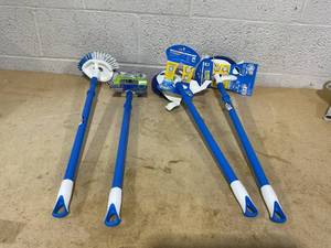 lot 245 image: LOT OF 4 Clorox Brushes & Scrubbers