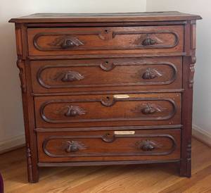 BR1 - Antique Walnut Victorian Dresser 4-Drawer with Carved Leaf Pulls