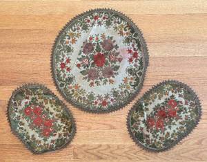 BR2 - Doilies - Vintage Floral Embroidered Set