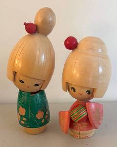 BR2 - Two Kokeshi Dolls