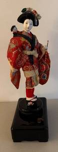 BR2 - Geisha Doll Music Box