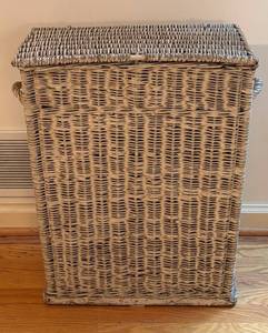 BR2 - Vintage Wicker Laundry Hamper