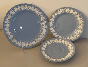BR2 - Wedgwood Etruria Plates with Saucer