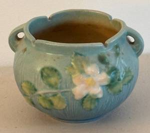 BR2 - Vintage Petite Roseville White Rose Jardinere Planter