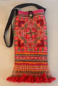 UL - Vintage Handwoven Embroidered Fringe Handbag - PinkRed Geometric Floral Pattern