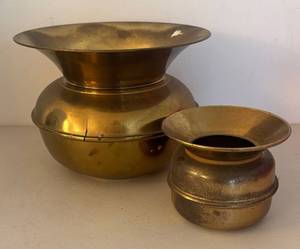 UL - Two Vintage Brass Spittoons