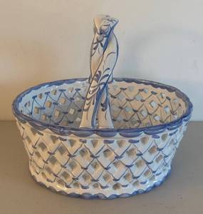 UL - Portuguese Hand-Painted Blue & White Basket