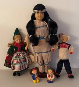UL - Vintage Ethnic Dolls with Salt & Pepper Shakers
